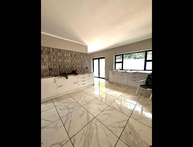 5 BEDROOM FREEHOLD FOR SALE IN MORNINGSIDE